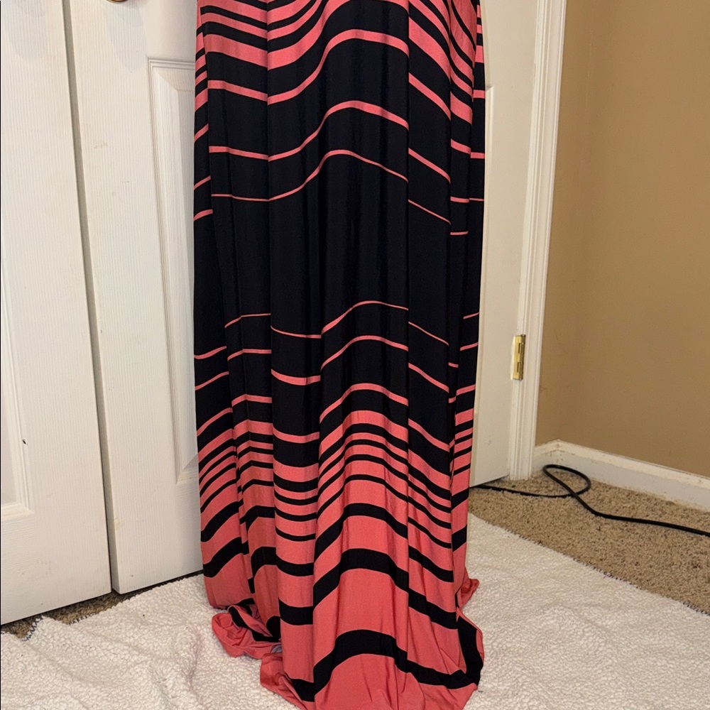Avenue Coral and Black Wave Maxi Dress - Picture 3 of 5